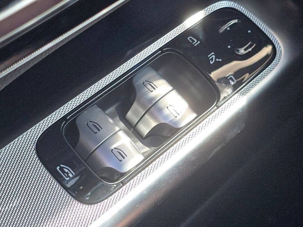 New 2026 MANUFAKTUR Moonlight White Metallic Mercedes-Benz GLC 300 image 28