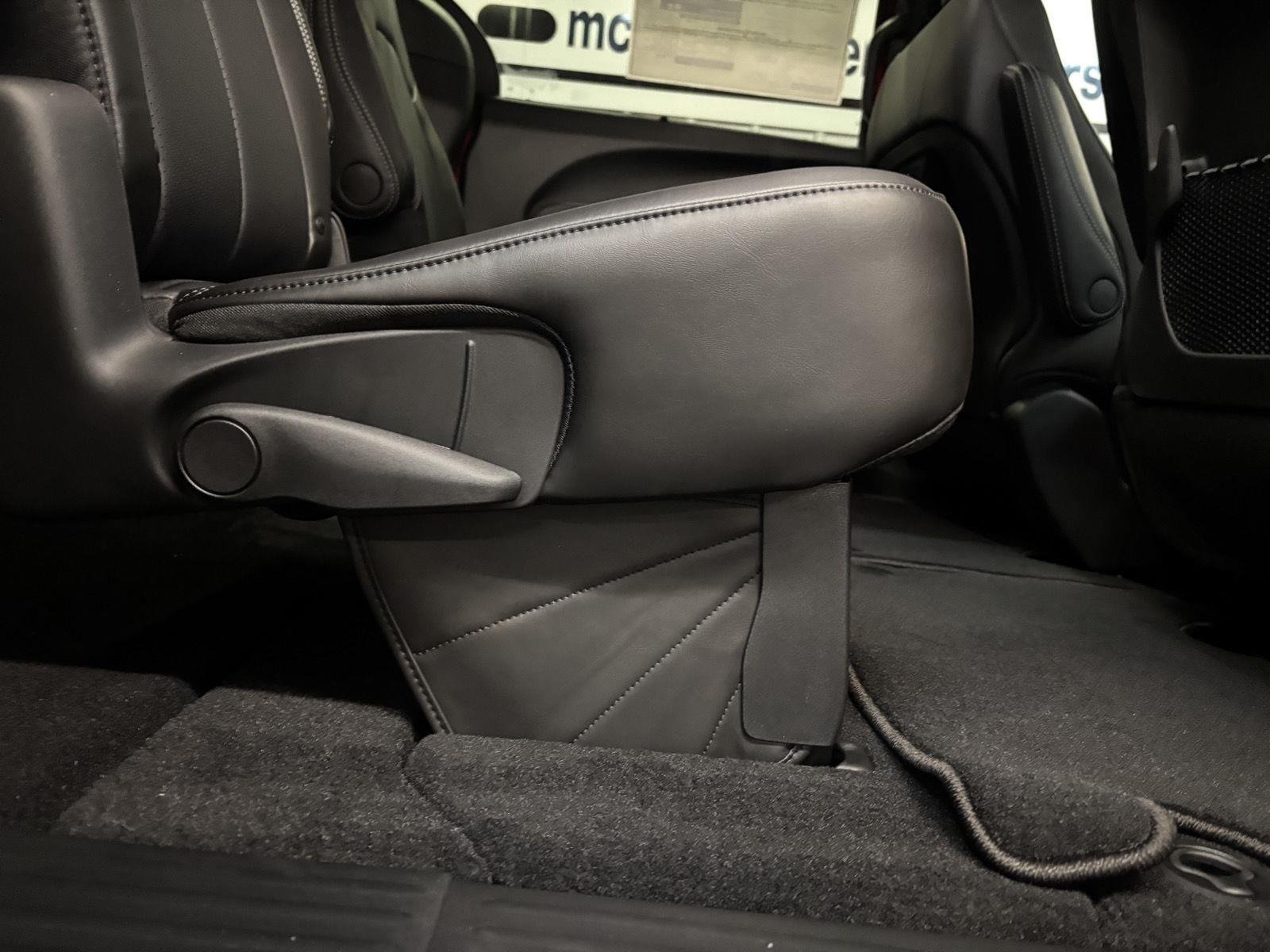 2026 Chrysler Pacifica Select - Photo 30