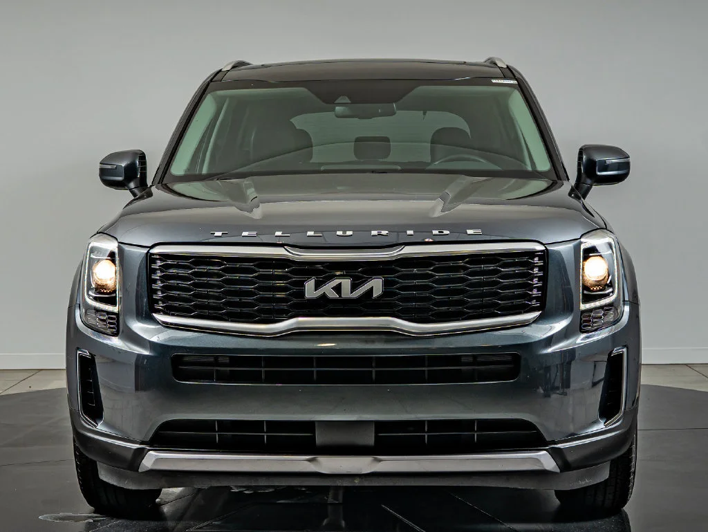 Used 2022 Gravity Gray Kia EX image 2