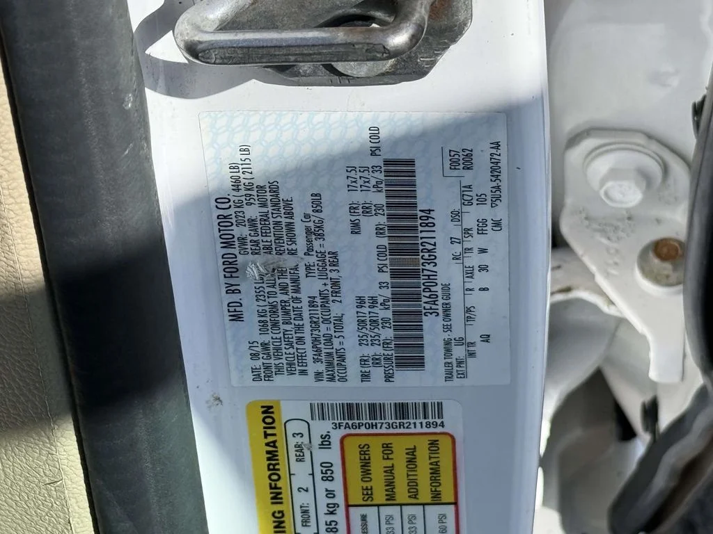 Used 2016 White Ford SE image 29