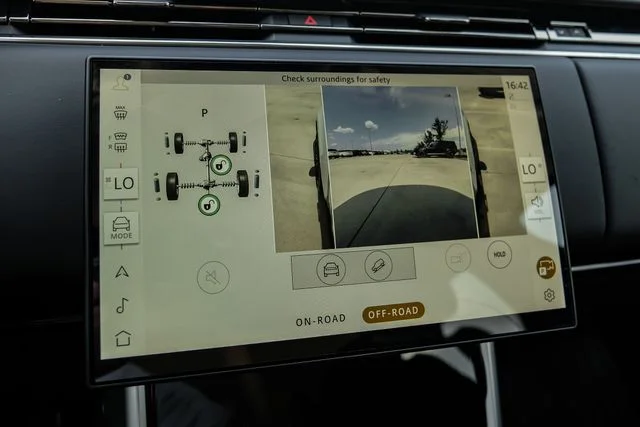 New 2026 Fuji White Land Rover SE image 31