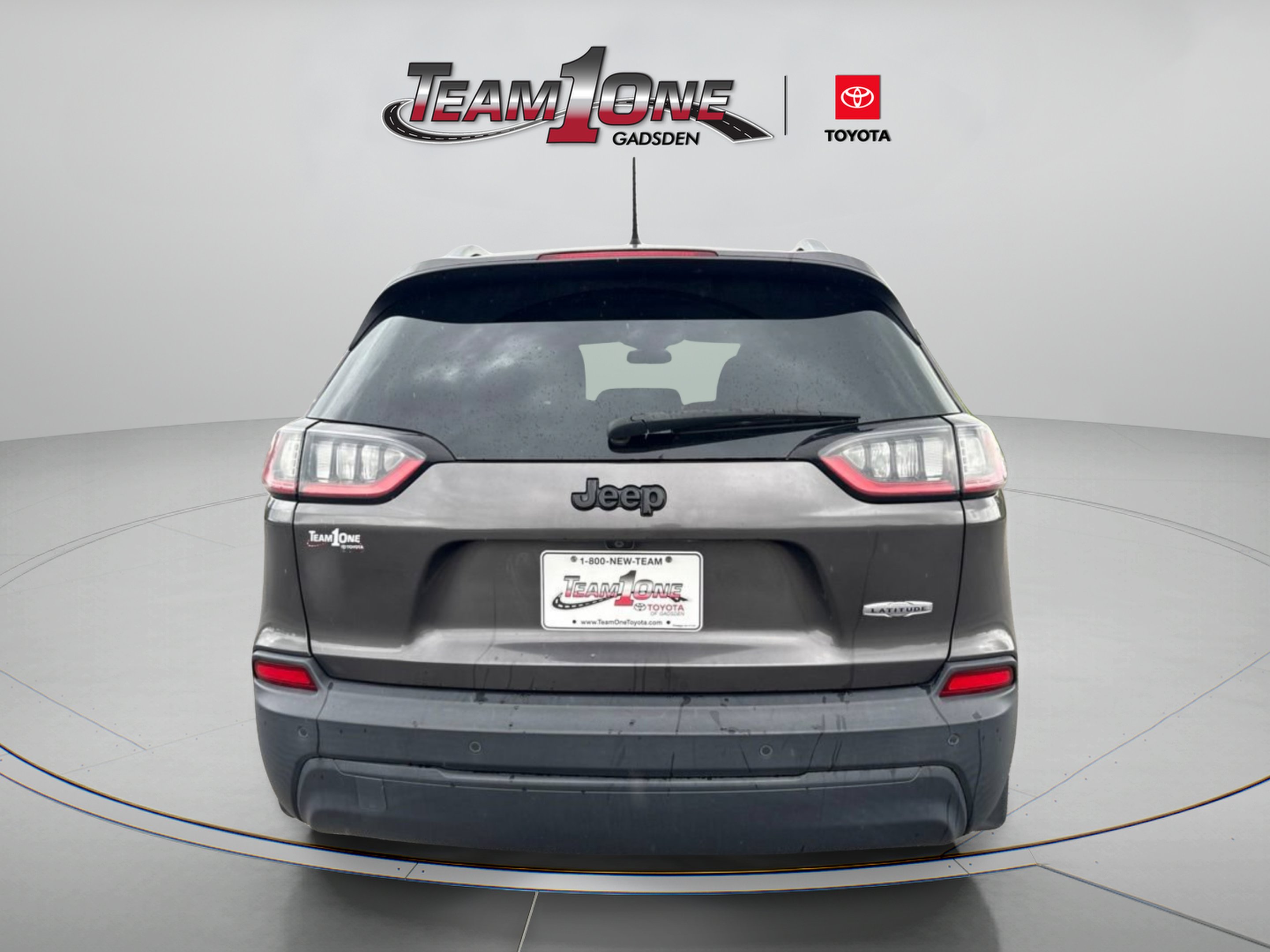 Used 2019 Granite Crystal Metallic Clearcoat Jeep Latitude Plus image 5