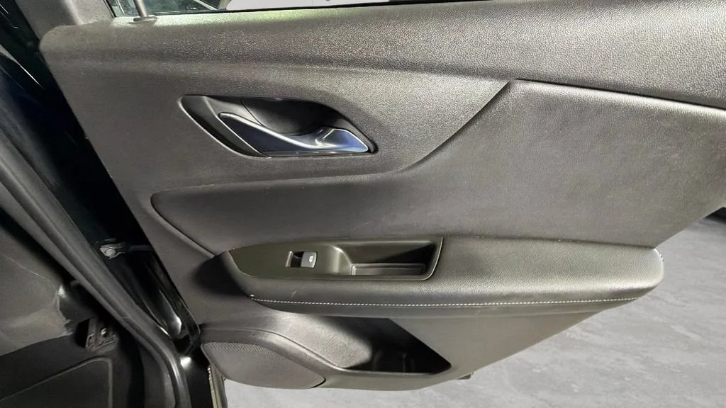 Used 2019 BLACK Chevrolet FWD 4dr w/1LT image 32