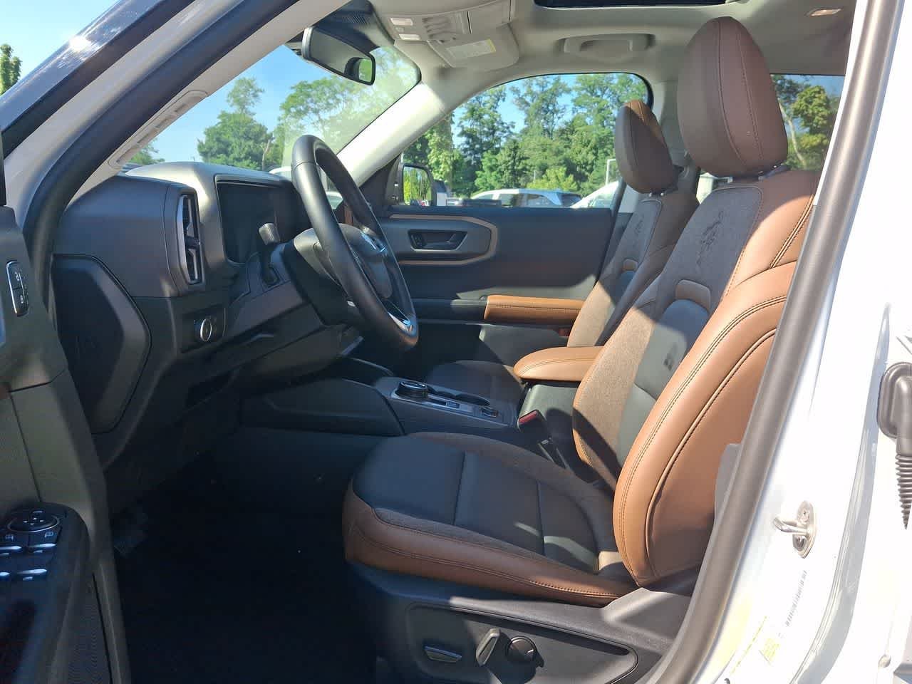 Used 2026 Oxford White Clearcoat Ford Outer Banks image 17