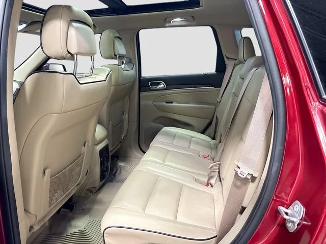 Used 2015  Jeep Overland image 20