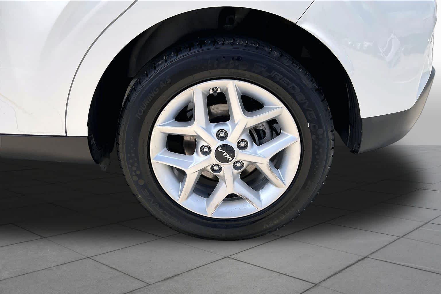 Used 2023 Snow White Pearl Kia LX image 11