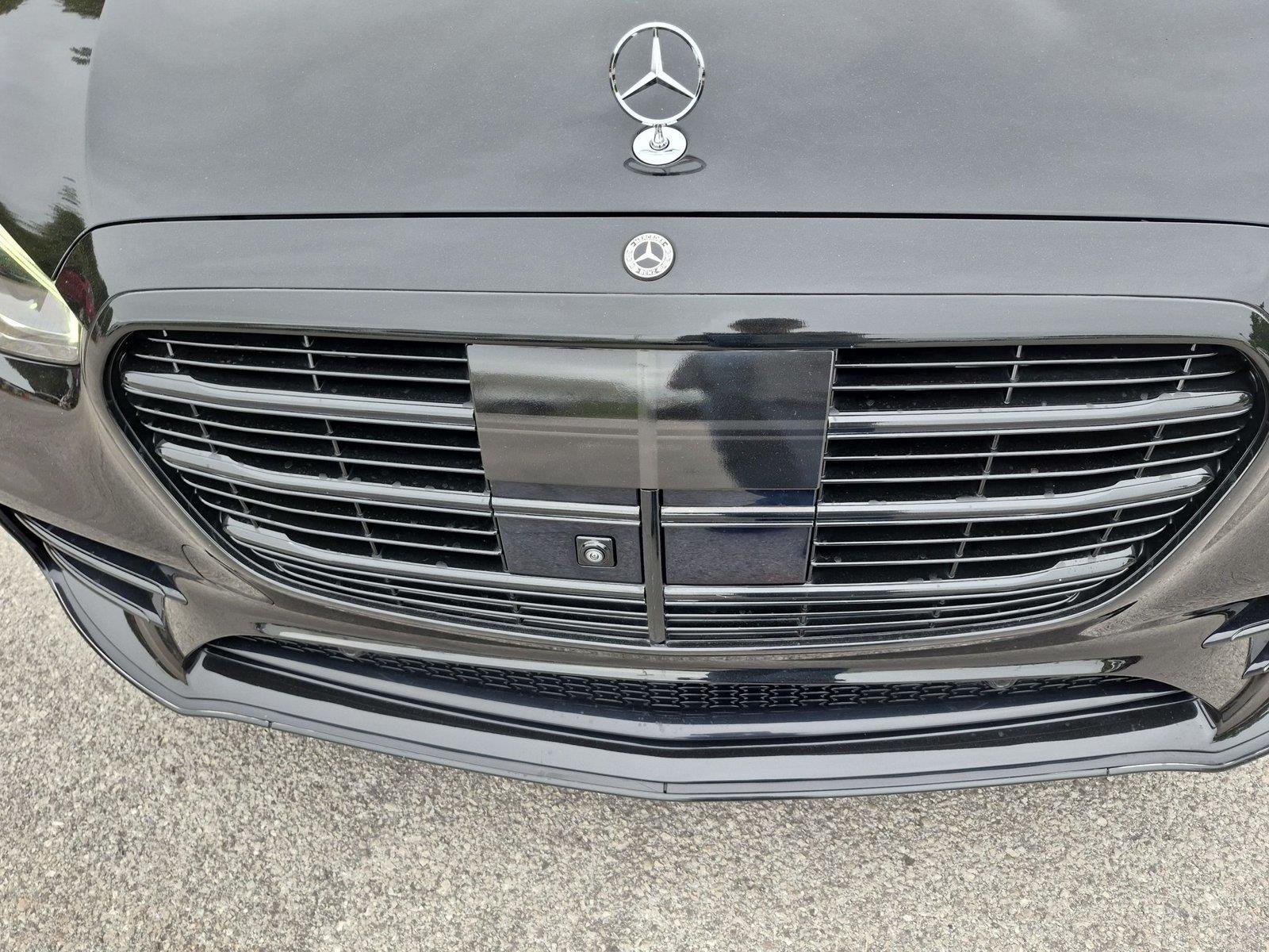 Used 2025 Obsidian Black Metallic Mercedes-Benz S 580e image 13