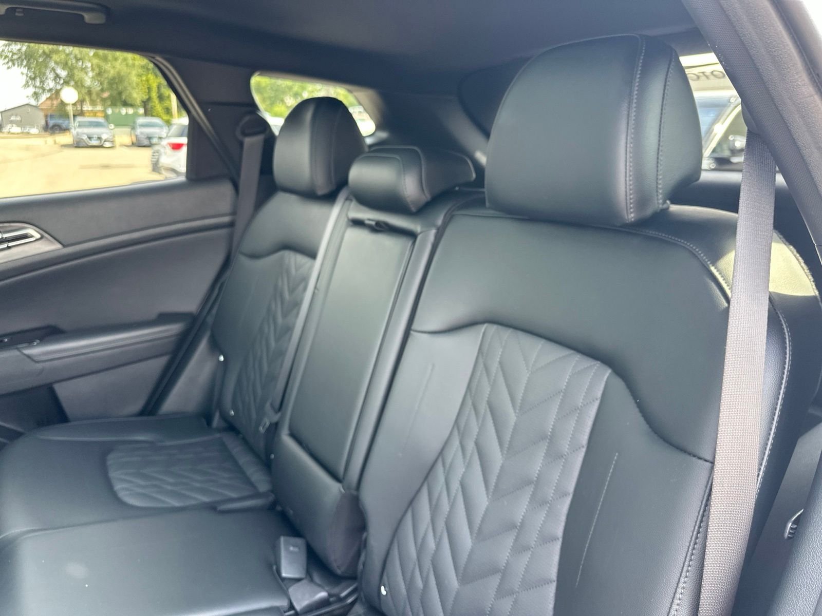 Used 2023 White Kia X-Pro image 25
