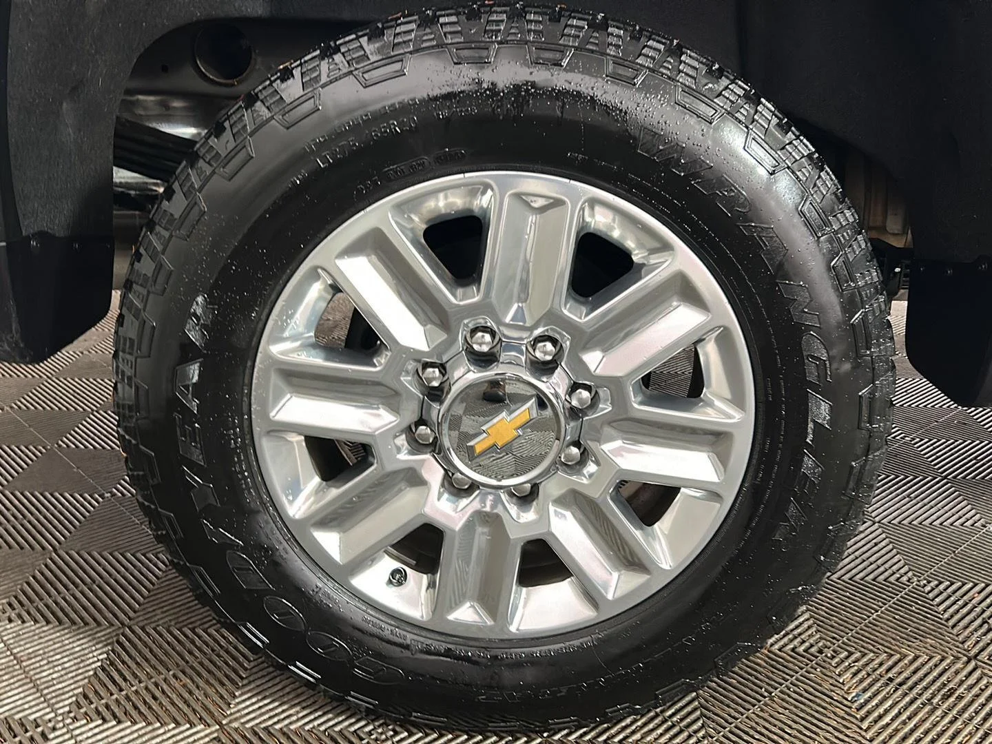 Used 2024 Iridescent Pearl Tricoat Chevrolet High Country image 3