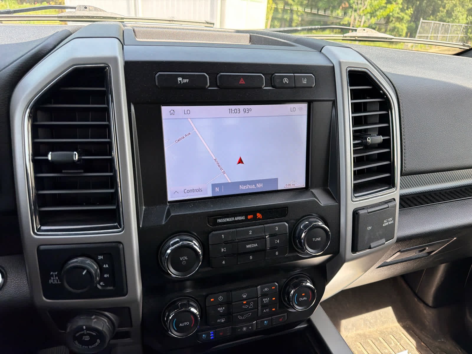 Used 2020 Agate Black Metallic Ford LARIAT image 10