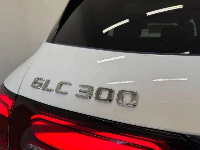 New 2027 White Mercedes-Benz GLC 300 image 36
