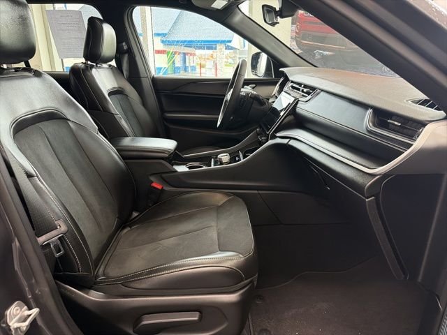 Used 2025 Gray Jeep Altitude X image 10