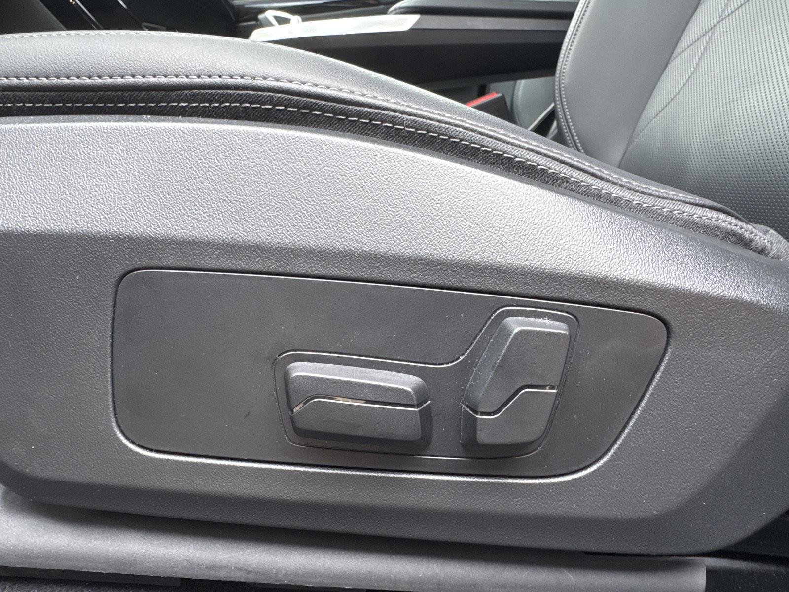 Used 2023 Jet Black BMW xDrive28i image 9