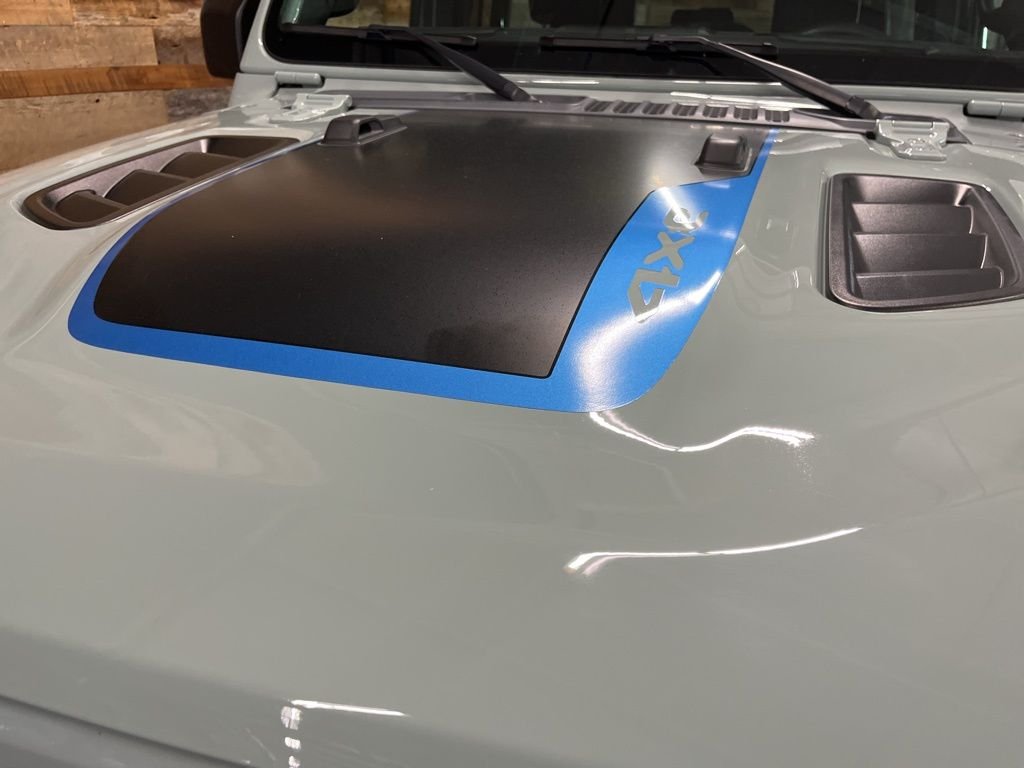 Used 2024 Earl Clearcoat Jeep Rubicon 4xe image 9