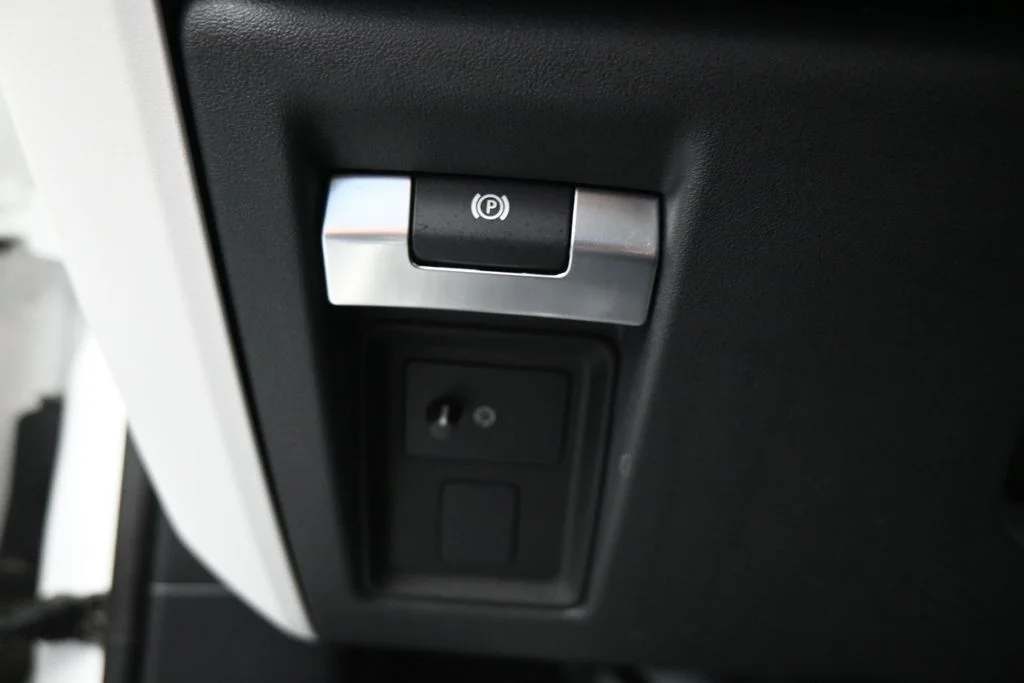 Used 2025 White Land Rover S image 13