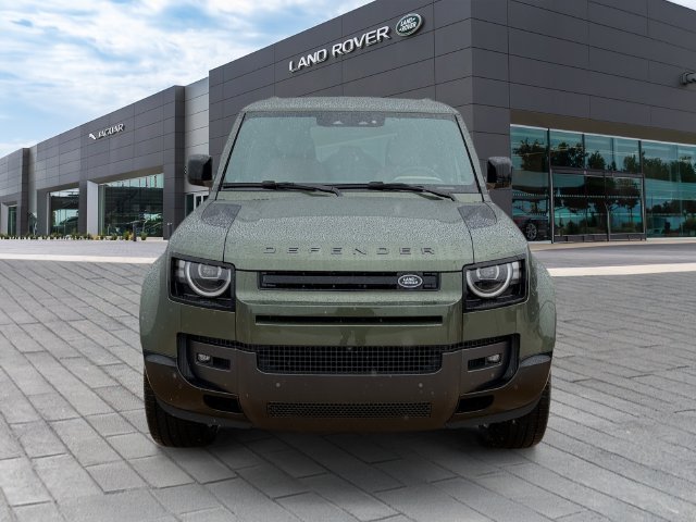 New 2026 Woolstone Green Land Rover X-Dynamic SE image 8