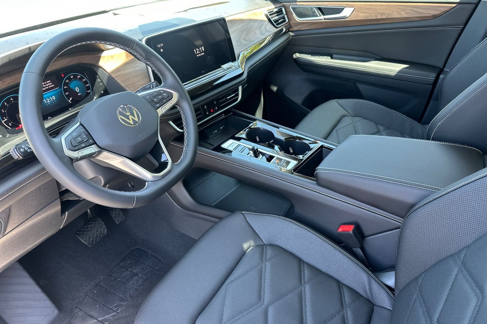 New 2026 Silver Mist Metallic Volkswagen 2.0T SE w/Technology image 10