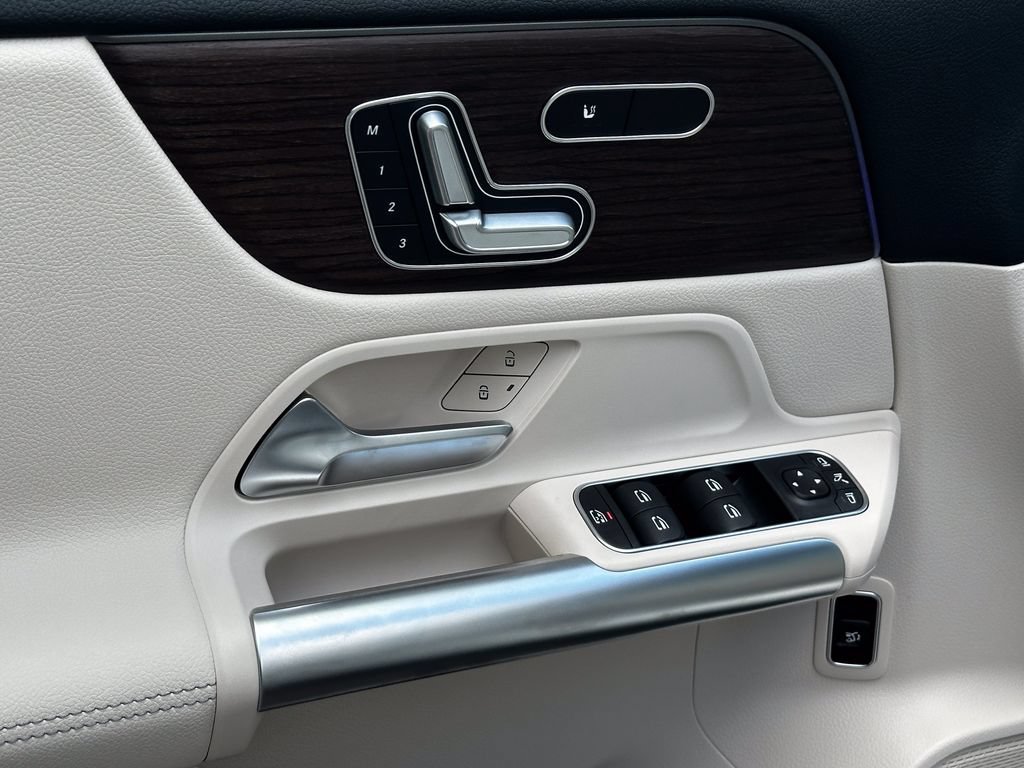 New 2026 Polar White Mercedes-Benz GLA 250 image 12