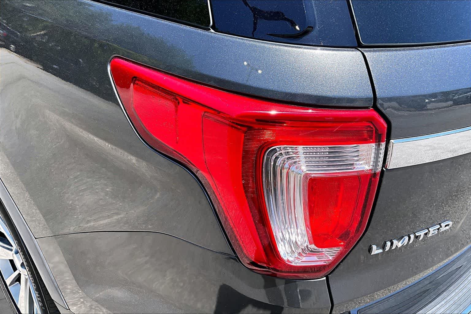 Used 2018 Gray Ford Limited image 28