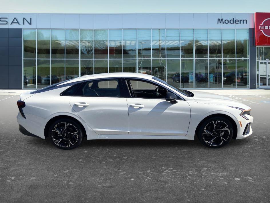 Used 2025 Snow White Pearl Kia GT-Line image 4