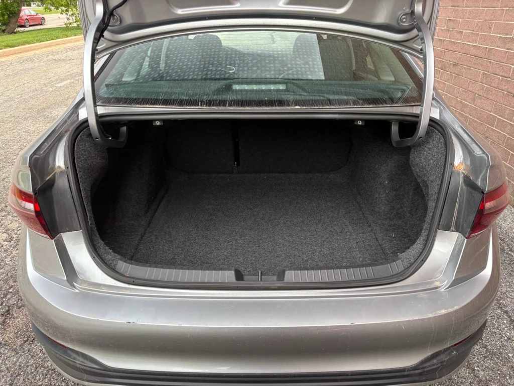 Used 2024 Pyrite Silver Metallic Volkswagen SE image 17