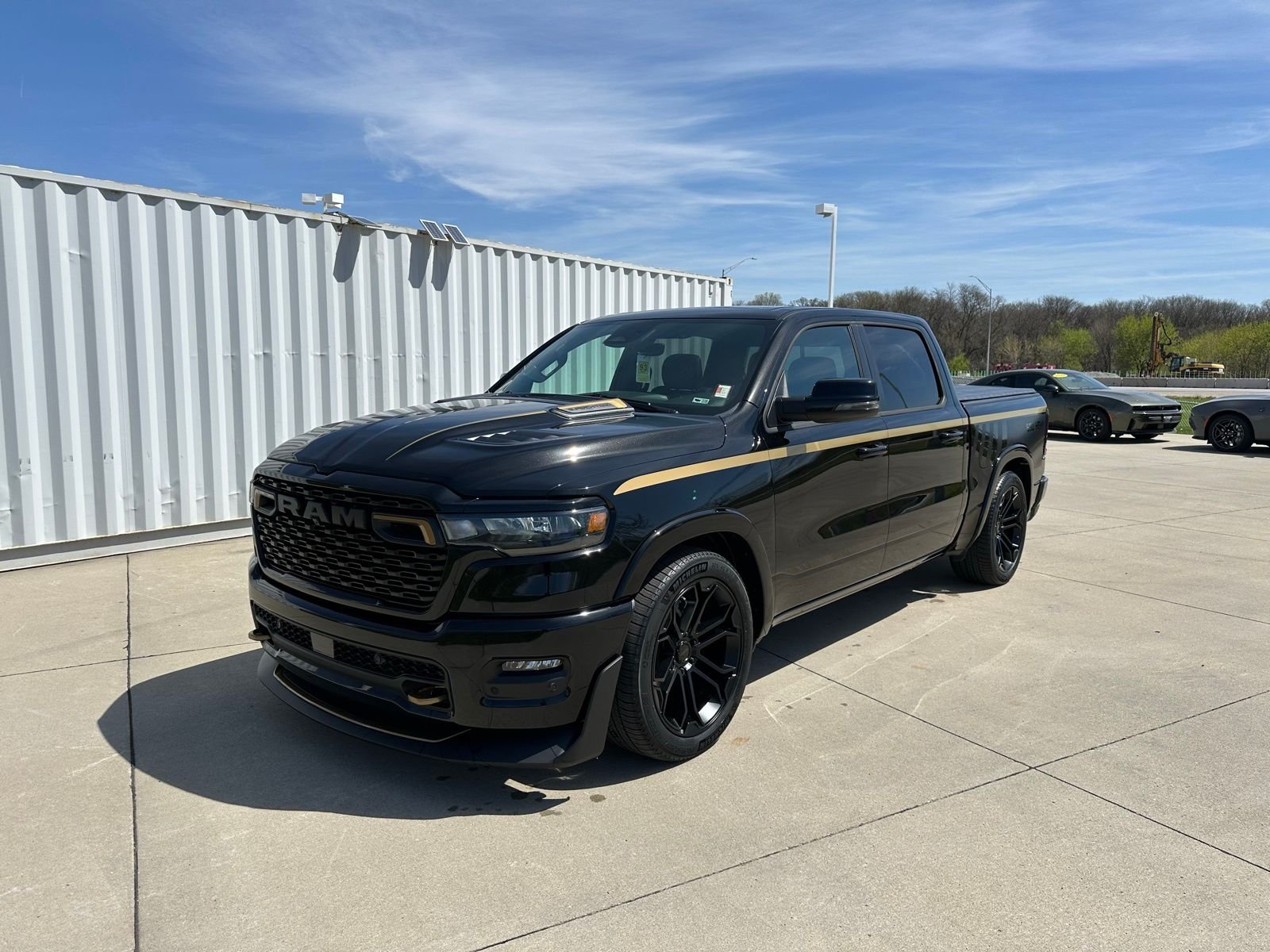 New 2026 Diamond Black Crystal Pearl-Coat Exterior Paint RAM Big Horn/Lone Star image 3
