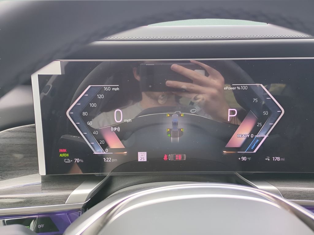 2026 BMW i7 50 - Photo 28
