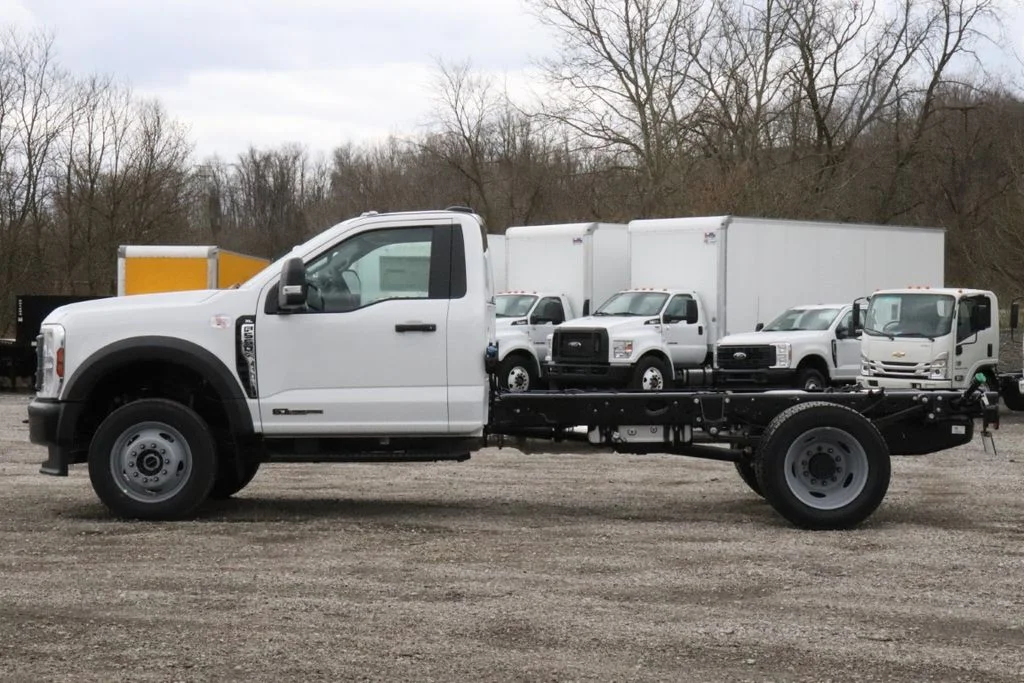 2025 Ford F-550 Super Duty Chassis Cab XL - Photo 2