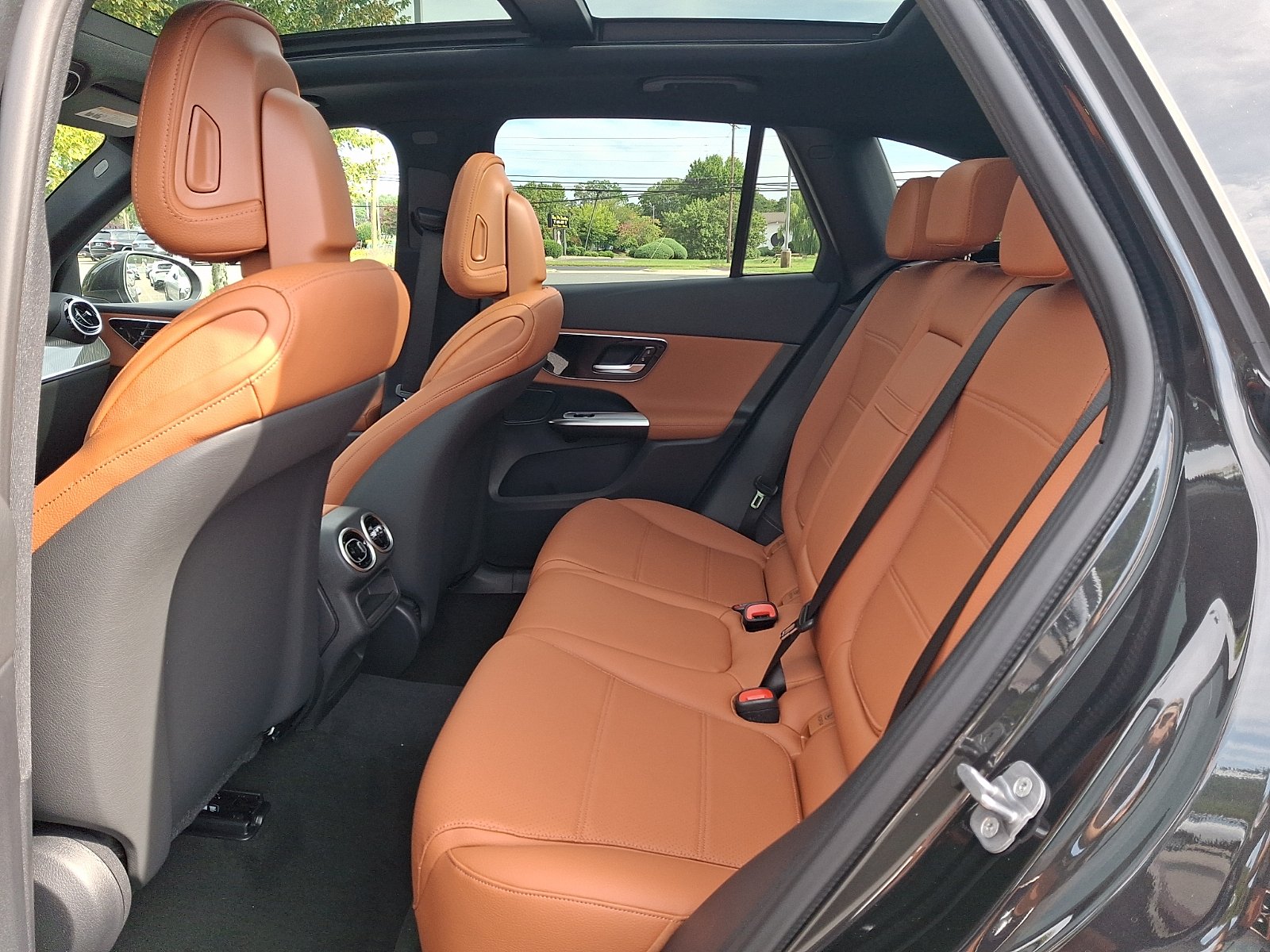 New 2027 Graphite Grey Metallic Mercedes-Benz GLC 300 image 6