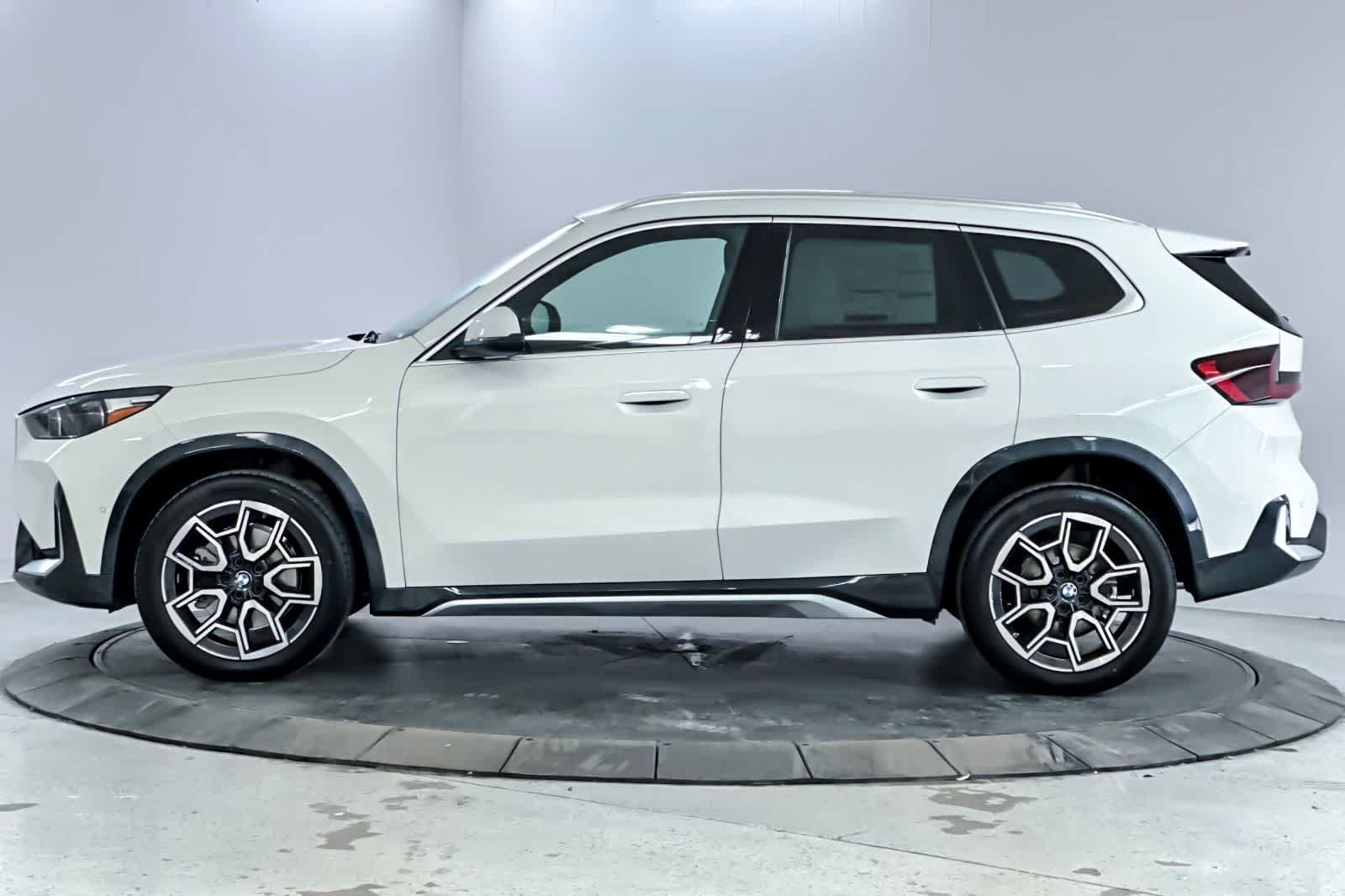 Used 2026 Alpine White BMW xDrive28i image 5