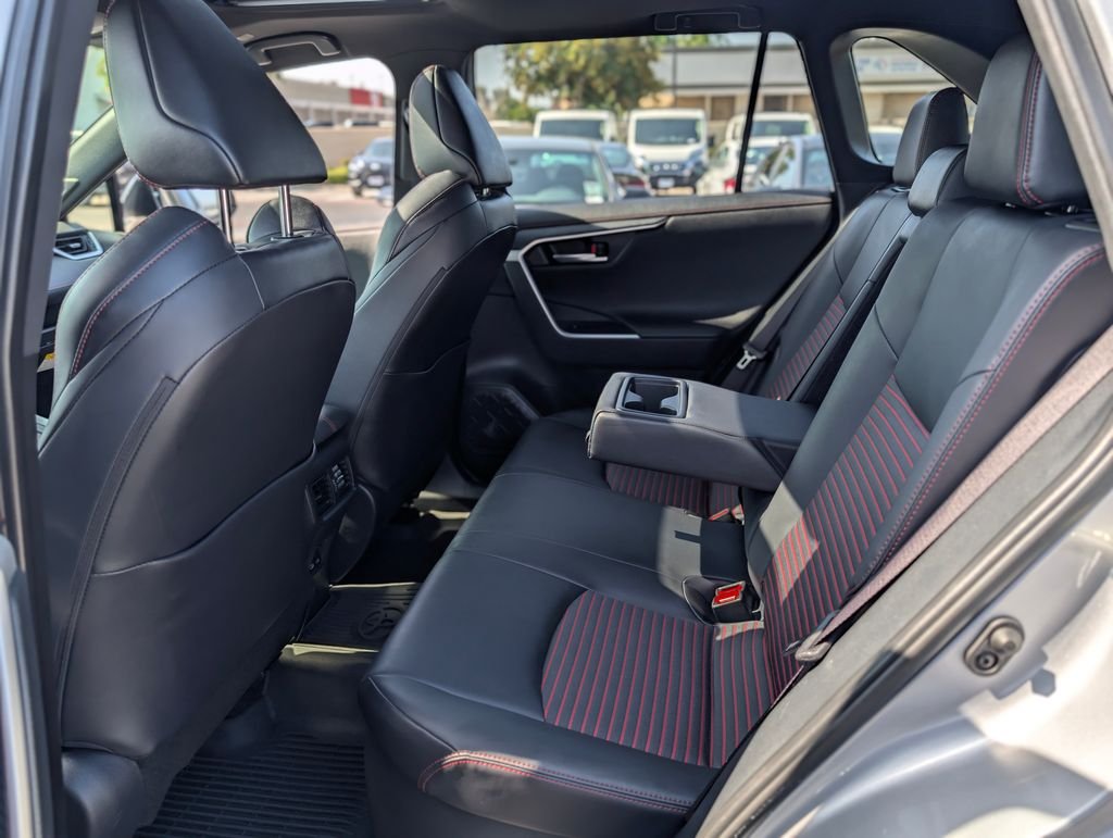 2024 Toyota RAV4 XSE - Photo 17