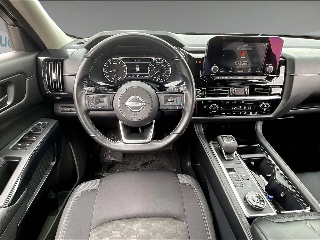 Used 2023 Pearl White Tricoat Nissan SV image 17