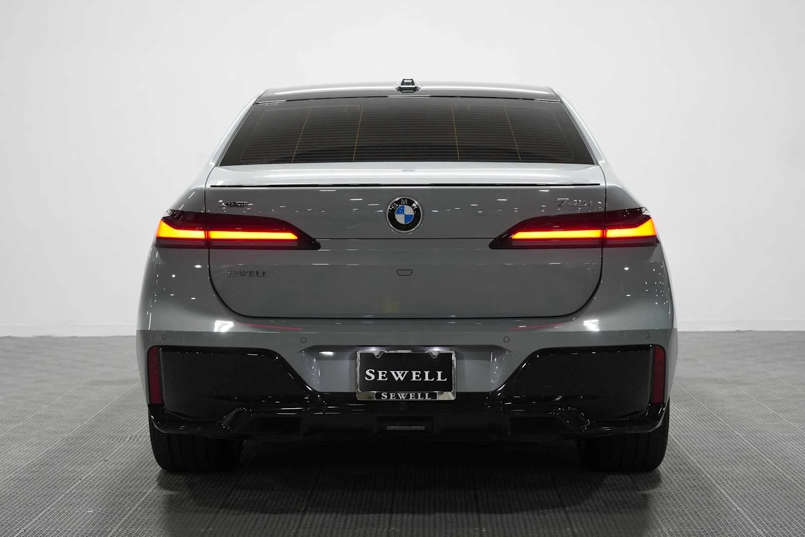 Used 2025 Brooklyn Grey Metallic BMW 740i xDrive image 5