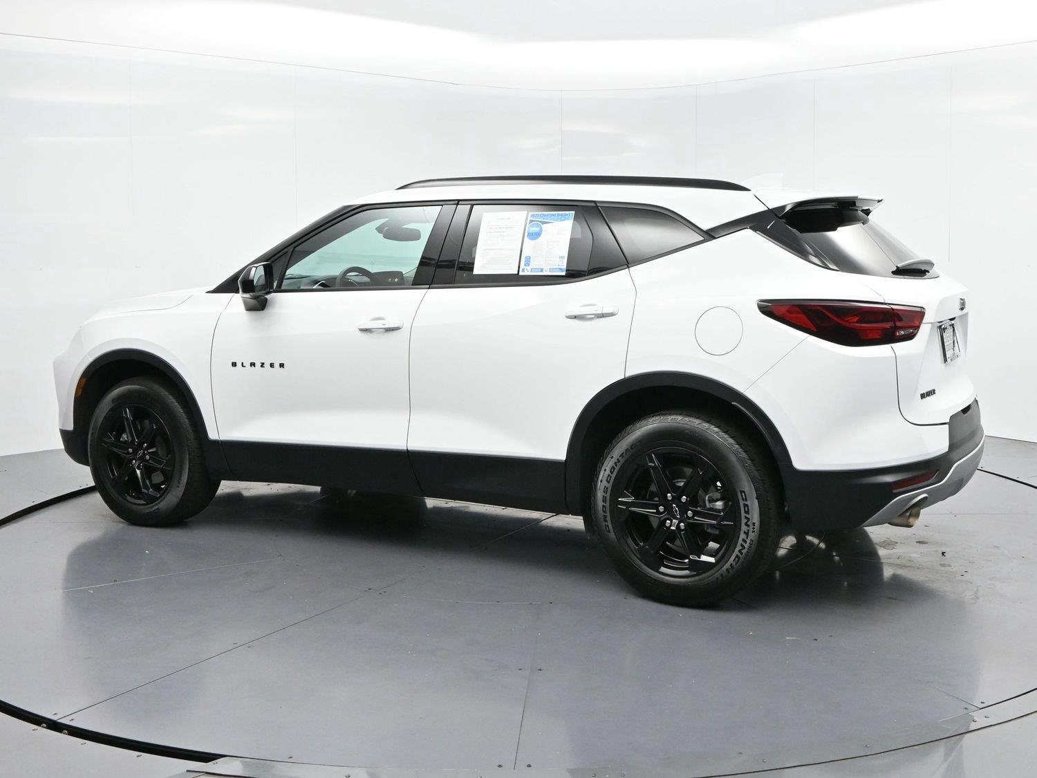Used 2023 SUMMIT WHITE Chevrolet LT image 5