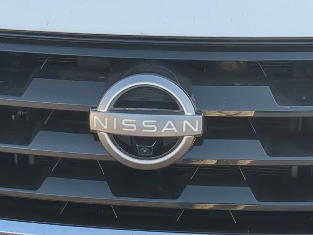 Used 2023 Aspen White Nissan Platinum image 4
