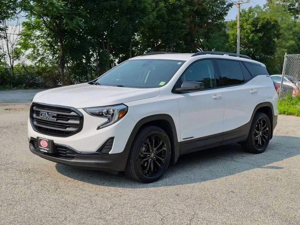 Used 2021 White GMC SLE image 9