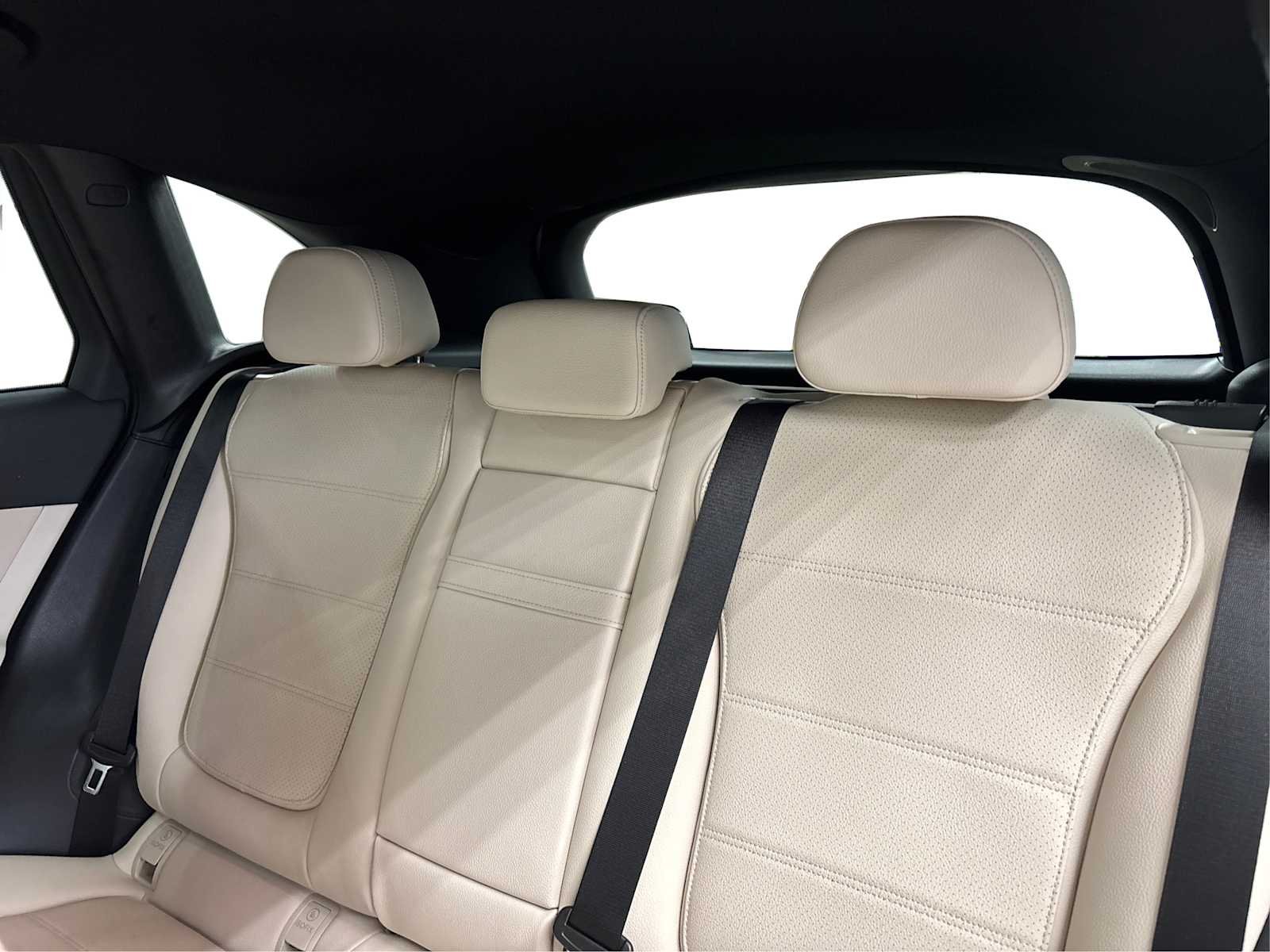 Used 2026 Polar White Mercedes-Benz GLC 300 image 24