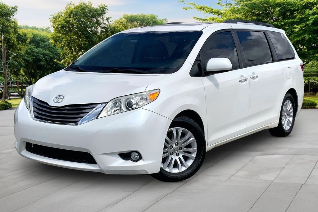 Used 2015 White Toyota XLE Premium image 1