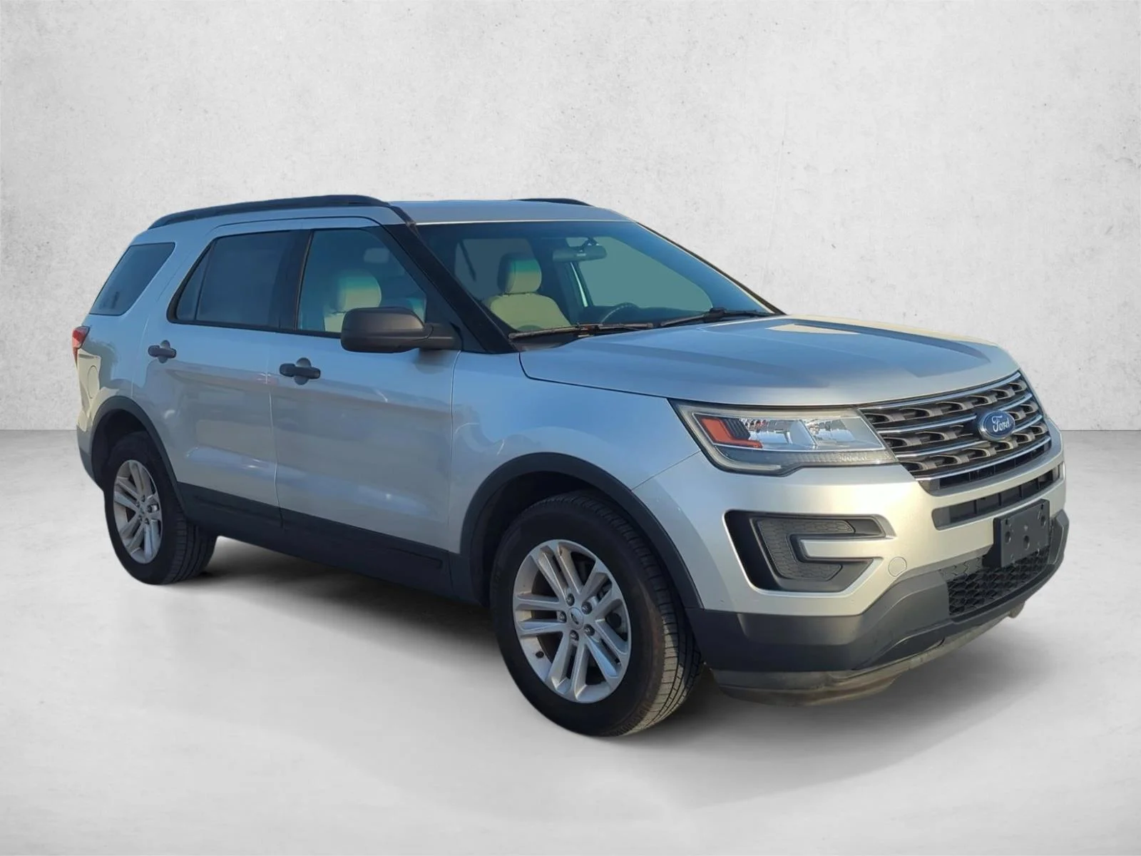 Used 2017 Ingot Silver Metallic Ford Base image 3