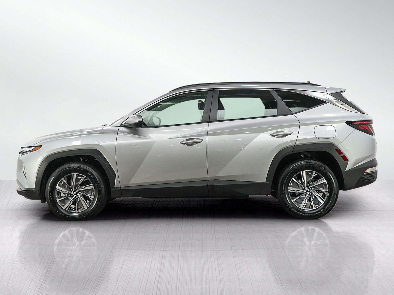 Used 2024 Shimmering Silver Hyundai Blue AWD image 2