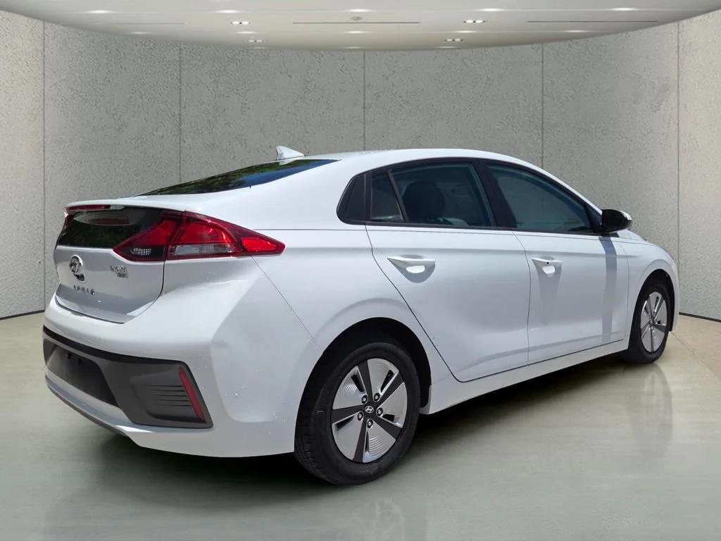 Used 2021 Ceramic White Hyundai Blue image 4