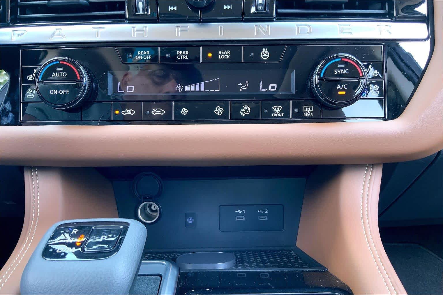 Used 2026 Super Black Nissan Platinum image 33
