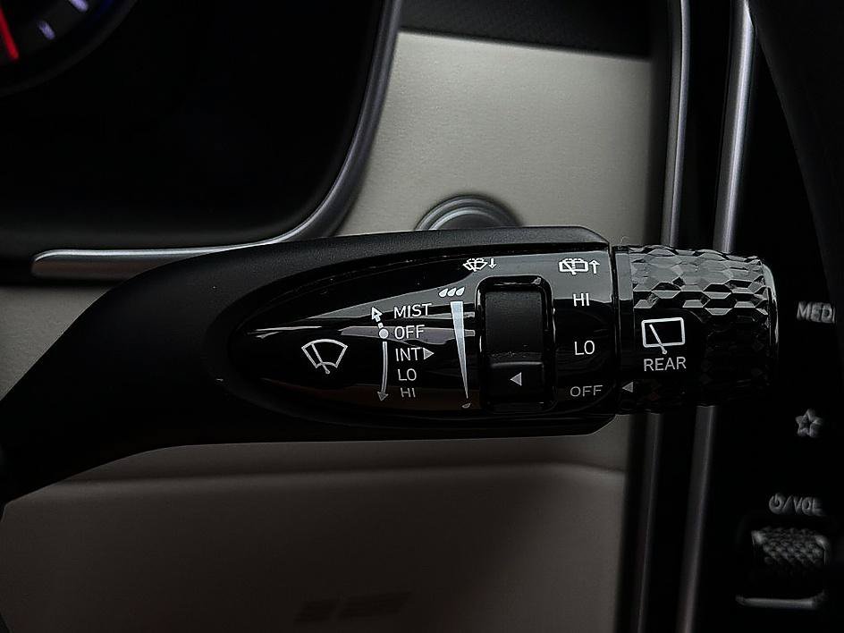 Used 2023 Serenity White Pearl Hyundai SEL image 19
