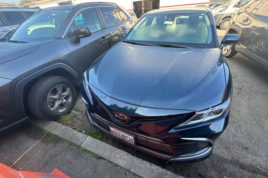 2021 Toyota Camry LE photo 2