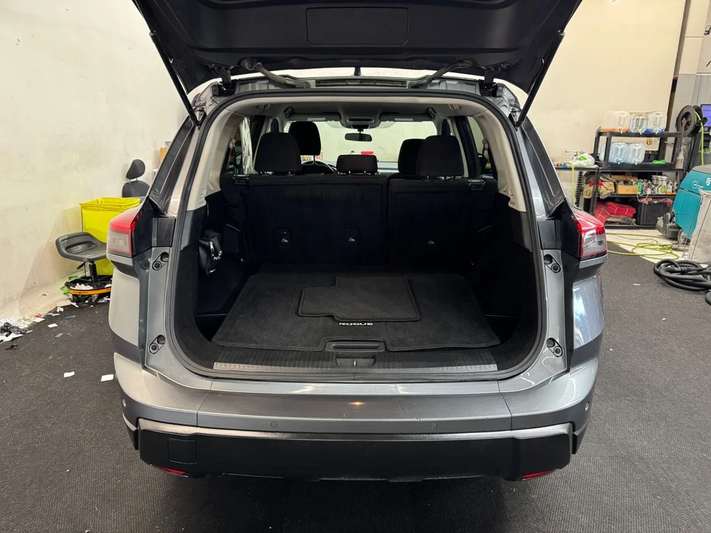 Used 2024 Gray Nissan S image 6