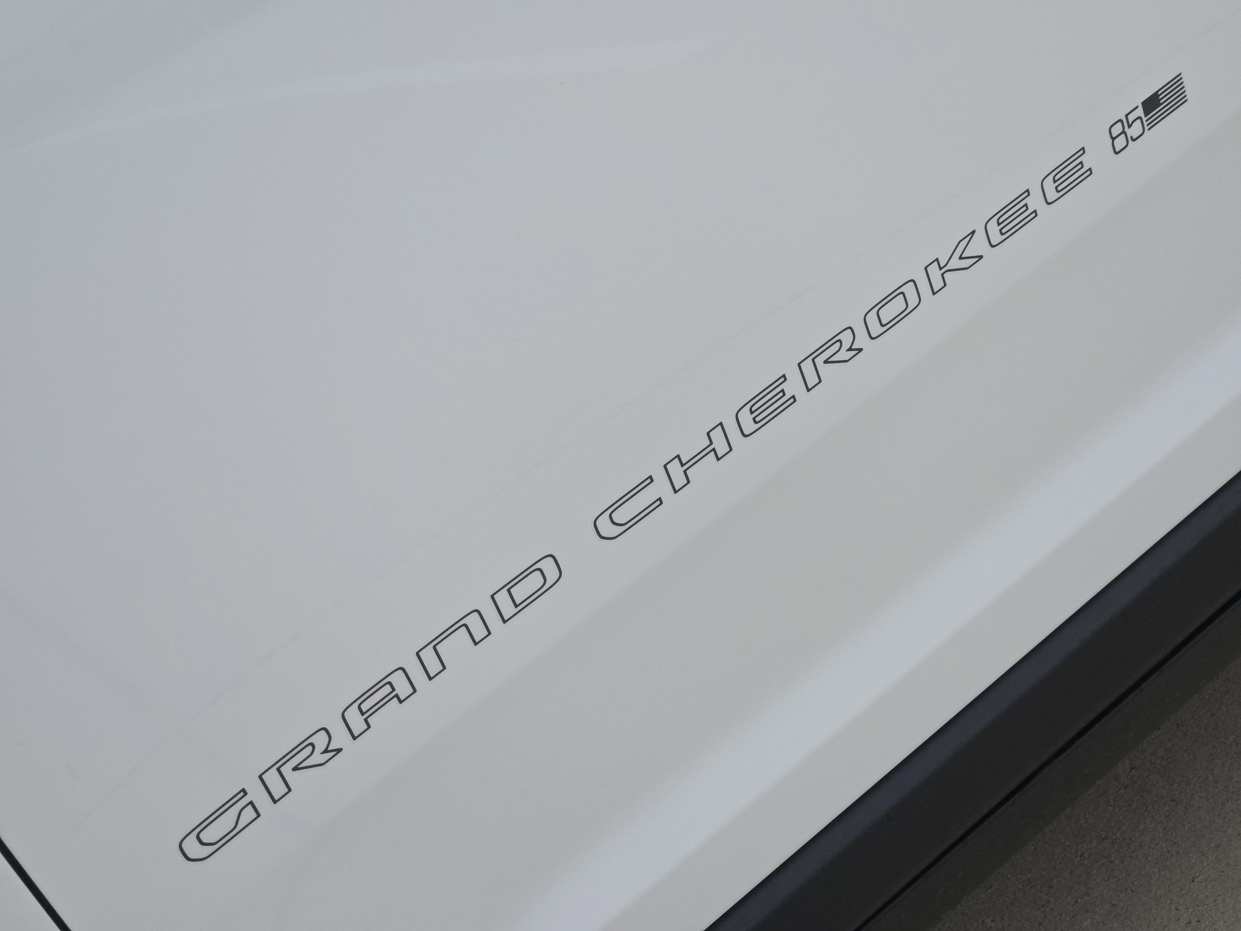 New 2026 Bright White Clear-Coat Exterior Paint Jeep 85th Anniversary Edition image 8
