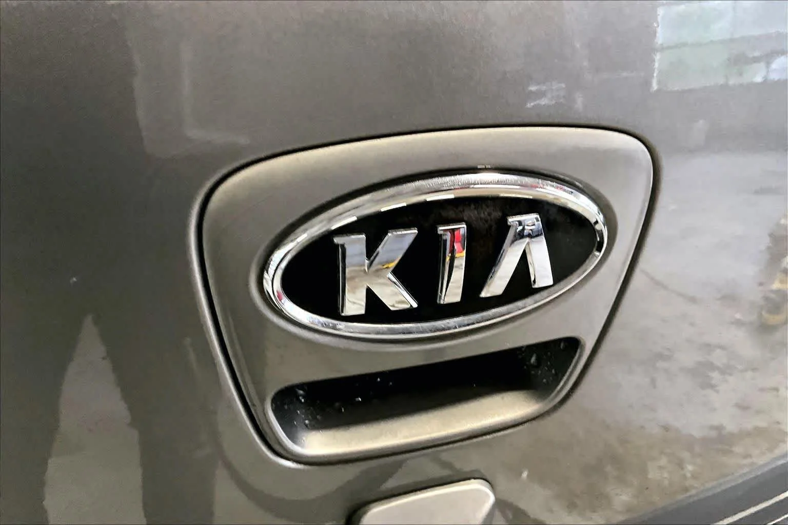Used 2012 Titanium Pearl Metallic Kia + image 29
