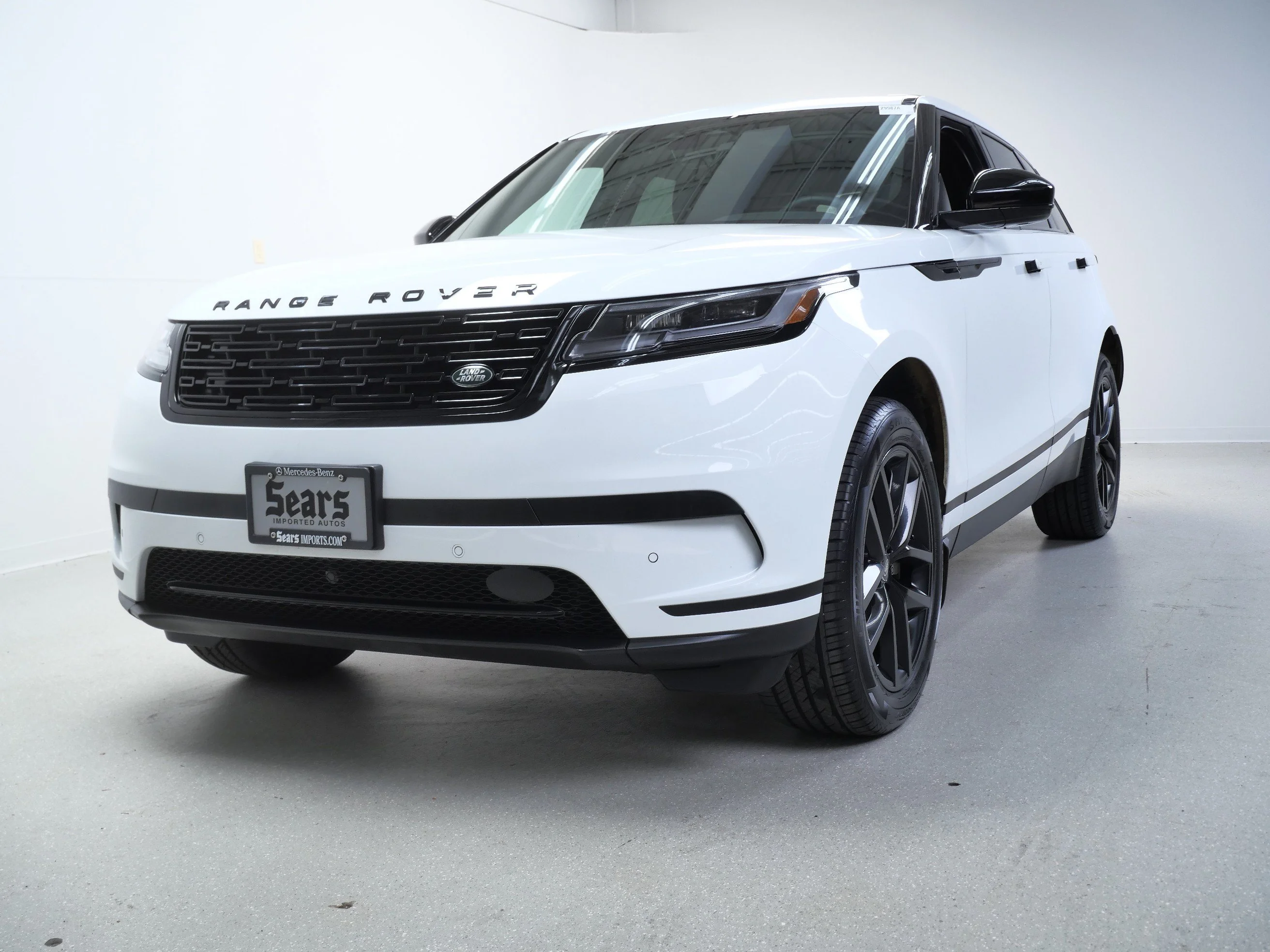 Used 2025 Fuji White Land Rover P250 S image 12