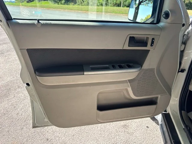 Used 2010 Beige Ford XLT image 14