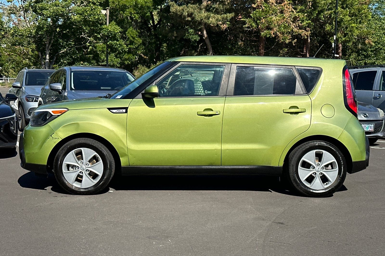 Used 2016 Green Kia Base image 7